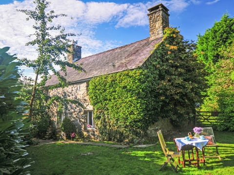 Exterior | Hen Dy - Llyn Peninsula Holiday Cottages, Garndolbenmaen, near Porthmadog