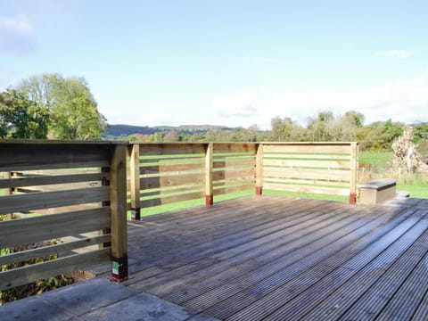 Decking | Swn Y Nant, Pontrhydfendigaid