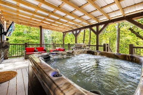 Outdoor spa tub