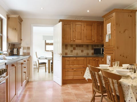 Informal dining area within the fully appointed kitchen | Driftwood, Corrie, Isle of Arran