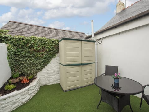Outdoor area | Y Bwthyn, Llanrhystud