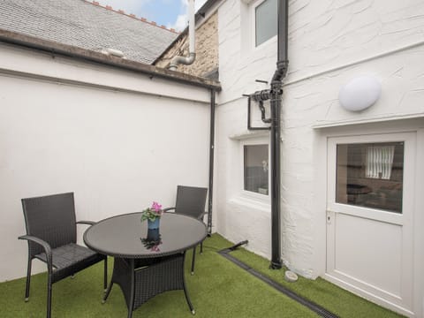 Outdoor area | Y Bwthyn, Llanrhystud
