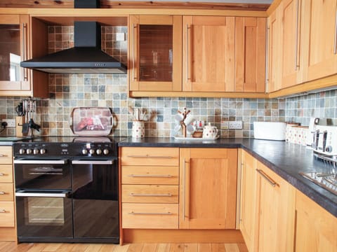Kitchen area | Hill Cottage, Strathkanaird, Ullapool