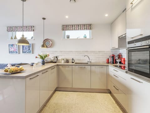 Kitchen area | River Coombe, Dartmouth