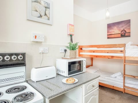 Bunk bedroom | Apartment Eight - Broadshade Holiday Apartments, Paignton