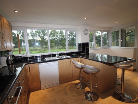 Springfield Court - Lakeside, Peterston-Super-Ely, Cardiff