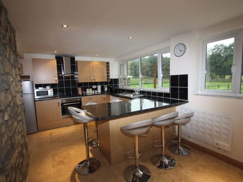 Springfield Court - Lakeside, Peterston-Super-Ely, Cardiff