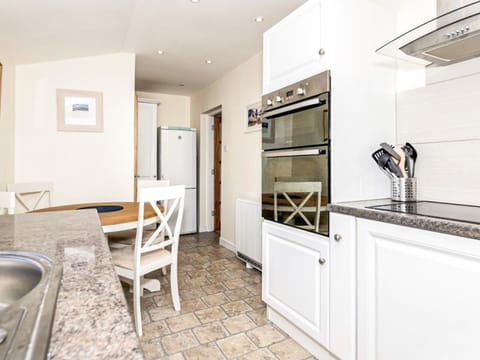 Kitchen | Taigh Na Beadan, Isle of Lewis