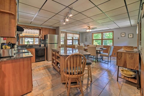 Kitchen | Main Floor | Coffee Maker | Toaster | Crockpot