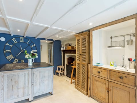 Impressive kitchen area | Seaview, Dartmouth