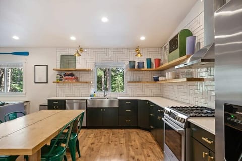 The kitchen was expertly designed to provide a high-end experience complete with all the small kitchen appliances, cookware & utensils needed for your stay