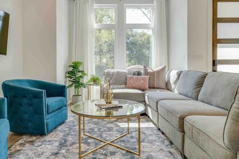 Vibrant Living: Perfect spot to unwind during your Nashville stay.