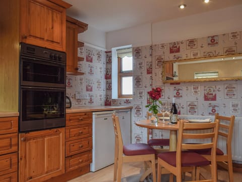 Kitchen/diner | Glossoms Lodge, Thorpe Arnold
