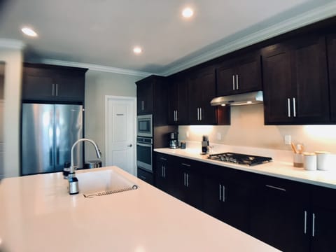 French door refrigerator/freezer with ice & filtered water, new appliances