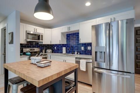 Fully Stocked Eat-In Kitchen