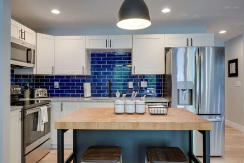 Fully Stocked Eat-In Kitchen