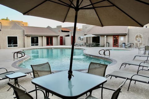 Pool, hot tub, gym, library, game room, social room and grilling area.