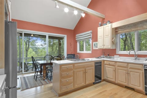 Kitchen and Breakfast Nook, Main Level