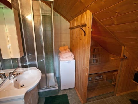 Ferienhaus "alte Schmiede" - Ferienhaus/3 Schlafräume/ Dusche, WC Farm Stay in Carinthia, Austria