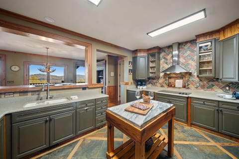 Main Level Full Kitchen