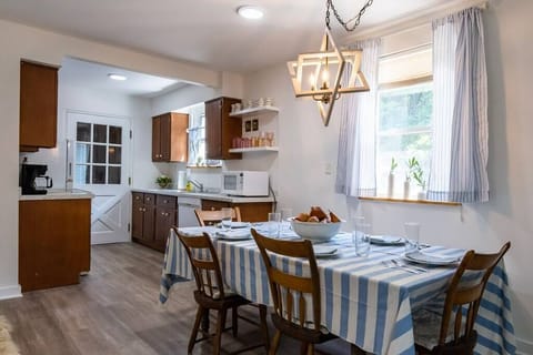 Enjoy a meal together around the table!