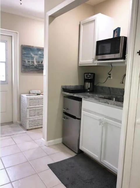 FULLY EQUIPPED KITCHENETTE