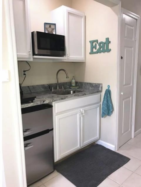 FULLY EQUIPPED KITCHENETTE