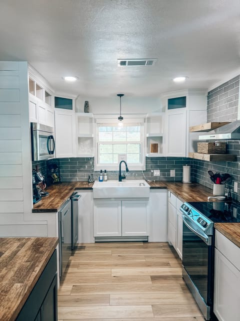 Main House Kitchen- Fully stocked including ice maker and crockpot