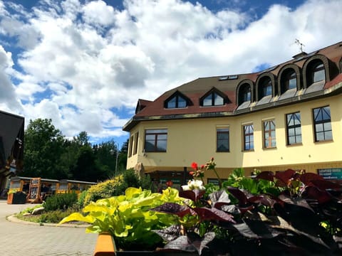 Cloud, Sky, Plant, Property, Building, Window, Flower, Architecture, Urban Design, Neighbourhood