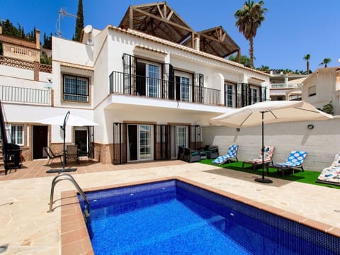 Water, Plant, Building, Sky, Property, Swimming Pool, Window, Azure, Shade, Architecture