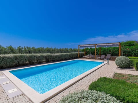 Water, Plant, Property, Sky, Swimming Pool, Building, Azure, Rectangle, Cloud, Tree