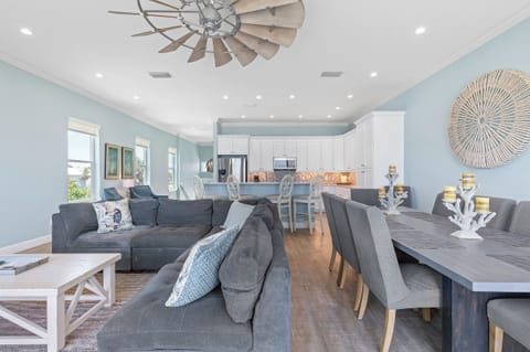 Open Concept Family Room/Dining/Kitchen-Upstairs