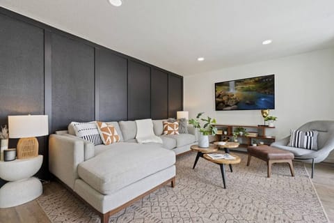 Luxurious L-shaped sectional with a 65` TV! Enjoy Hulu TV & Disney+!