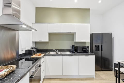 Whip up anything from a quick breakfast to a full dinner in this modern kitchen – complete with oven, hob, fridge-freezer, microwave, toaster, and even a coffee machine for your morning pick-me-up!