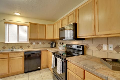 Kitchen | Cooking Basics | Dishware Provided