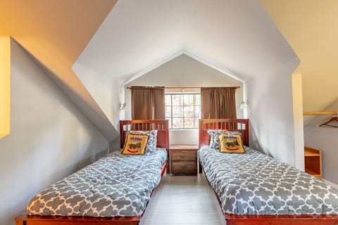 2 queen-size bed for your friends or family