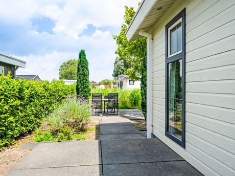 Plant, Sky, Cloud, Road Surface, Building, Shade, Asphalt, Architecture, Land Lot, Residential Area