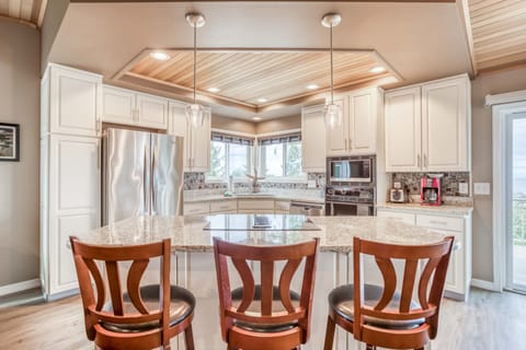 Kitchen with Amenities