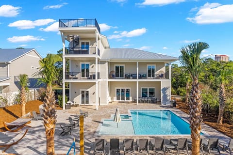 Come to Sky’s Oasis and relax in your private oasis!