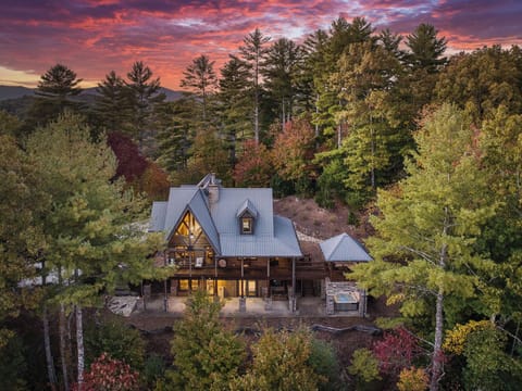 This secluded and luxury true log cabin has amazing year round mountain views!