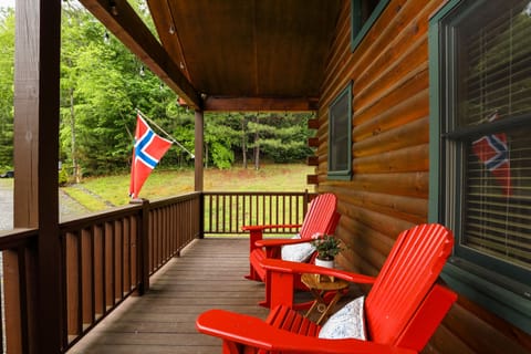 Our red rockers match the Norwegian flag and are the best for relaxing.
