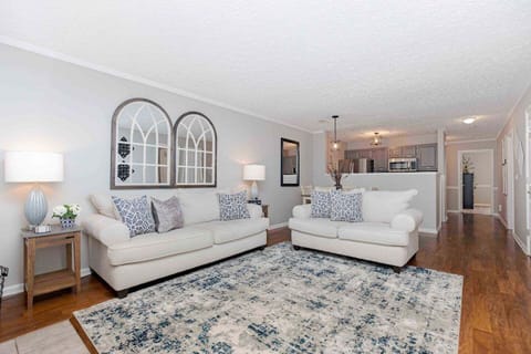 Living Room w/Streaming!