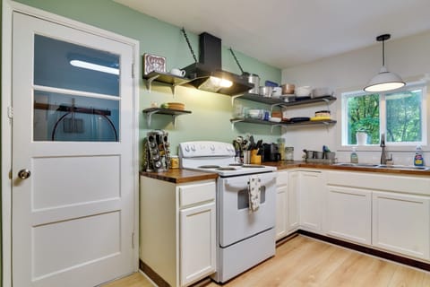 Kitchen | 1st Floor | Coffee Maker | Blender | Toaster | Crockpot