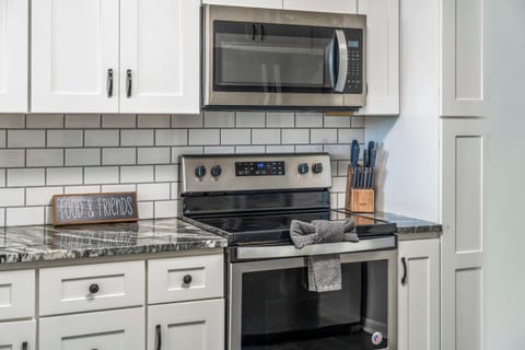 🍴 Cook. Gather. Enjoy. 🍴🥂 Whip up delicious meals in this stylish kitchen with modern finishes, ample storage, and plenty of natural light! ☀️💛