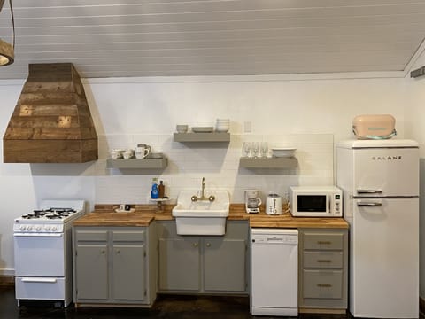 Full petite kitchen