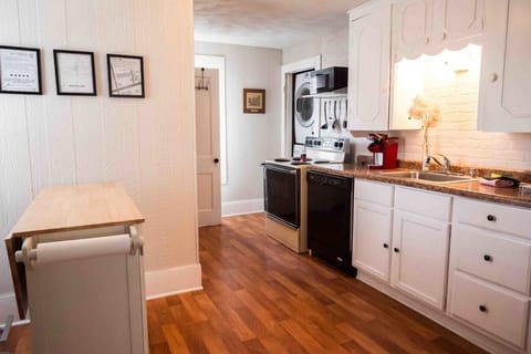 The kitchen features an eat-in bar for additional counter space