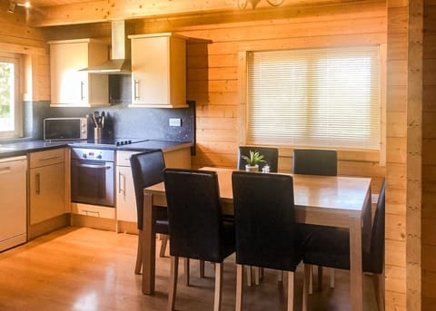 Oat Hill Lodge | Oat Hill Lodge - Oathill Farm Lodges, Crewkerne