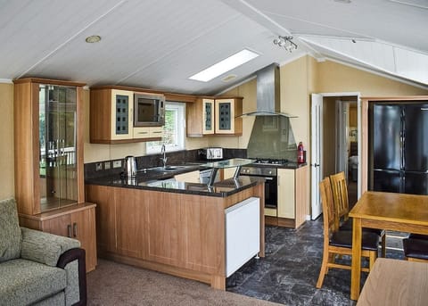 Aintree - Hamlet Rise, Arnold