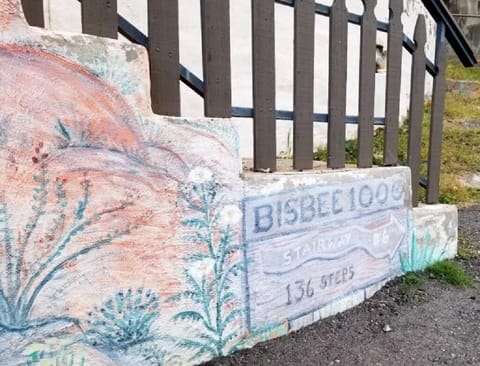 Stairway Cottage next to Stairway #6