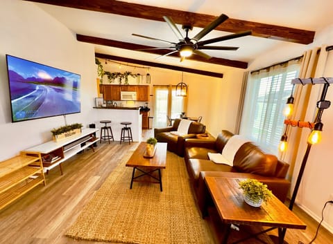 The Living Room! 75" TV, Leather Couches, Sound System, Great vibes